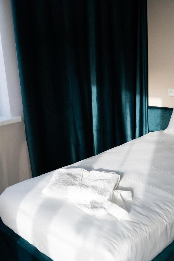 Jardin Hotel Aktobe Bagian luar foto