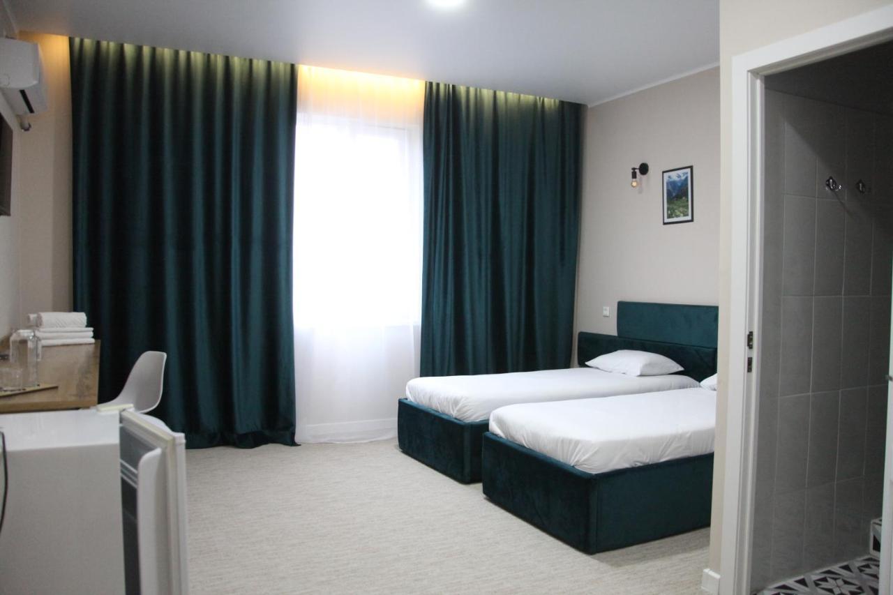 Jardin Hotel Aktobe Bagian luar foto